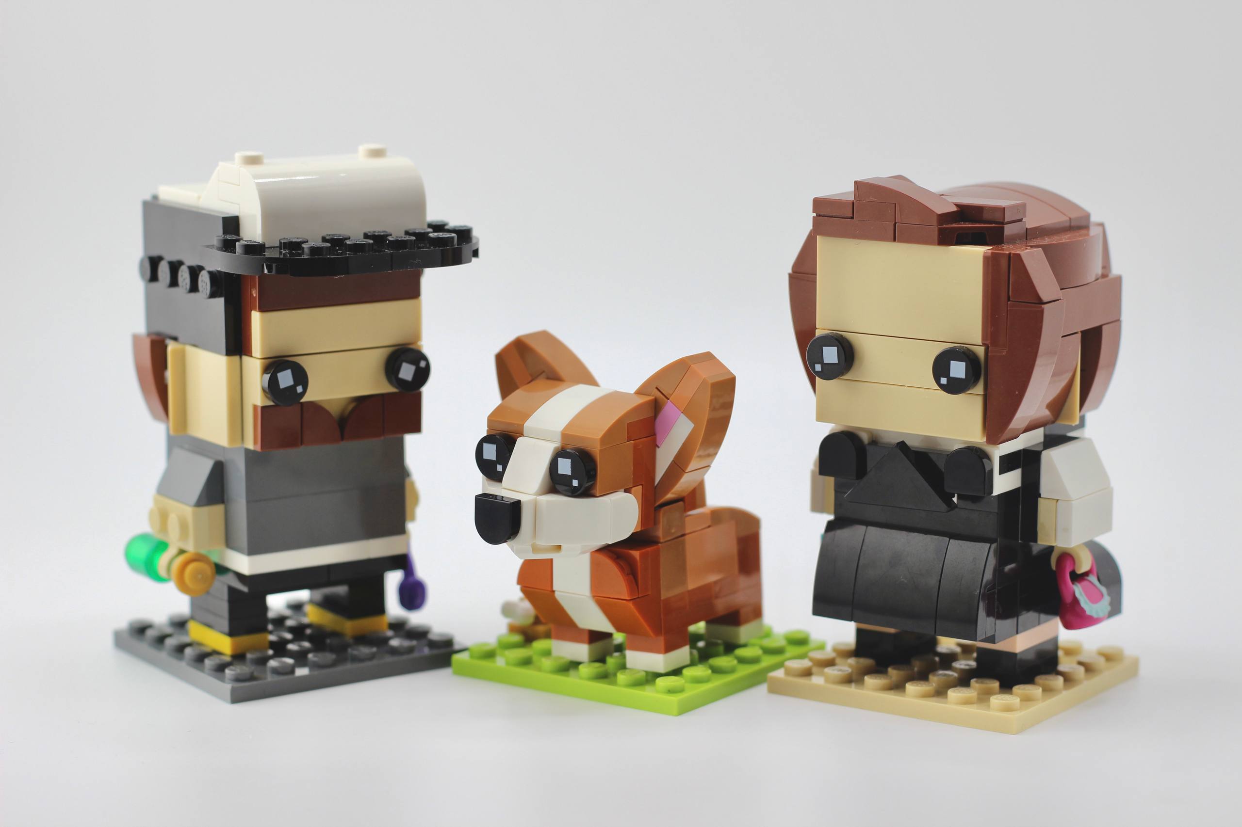 Пара с корги из конструктора